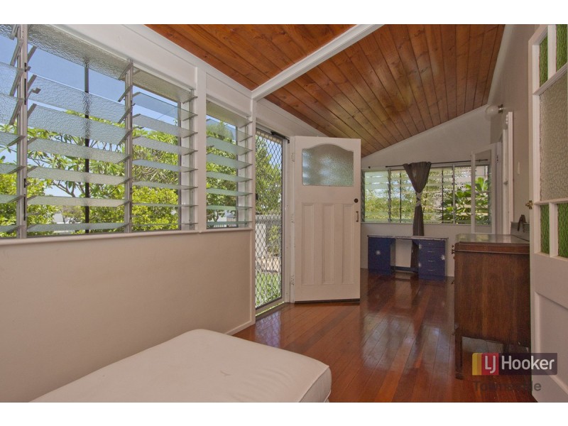 64 Queens Road, Hermit Park QLD 4812