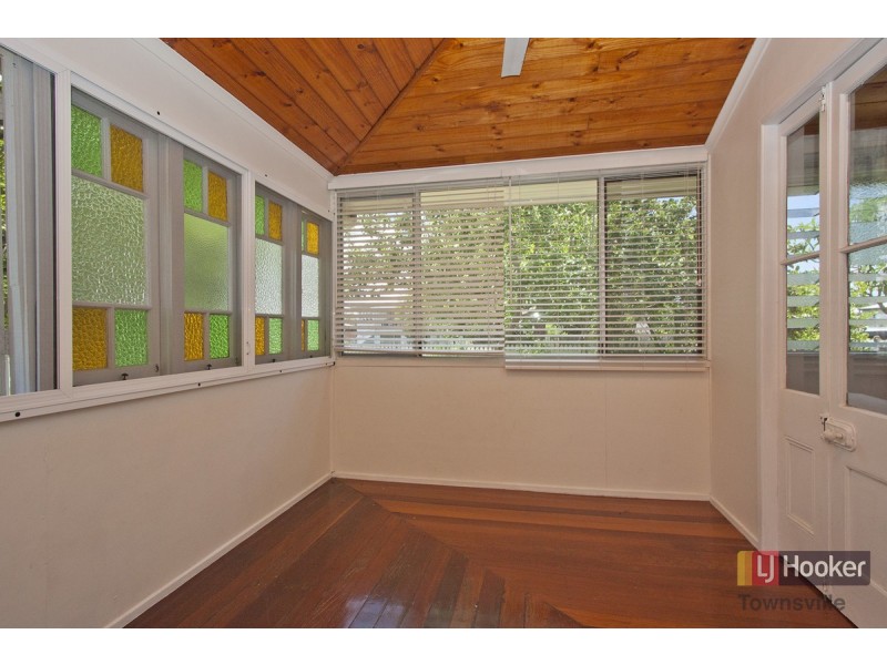 64 Queens Road, Hermit Park QLD 4812