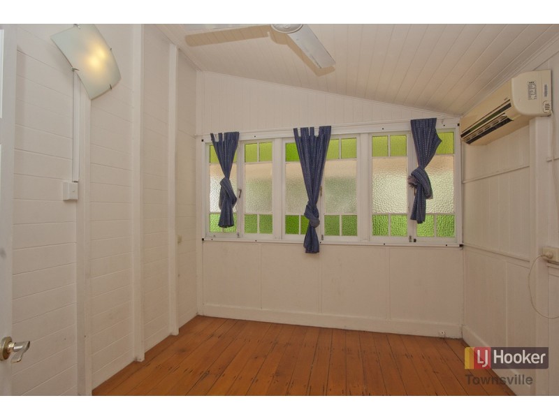 64 Queens Road, Hermit Park QLD 4812