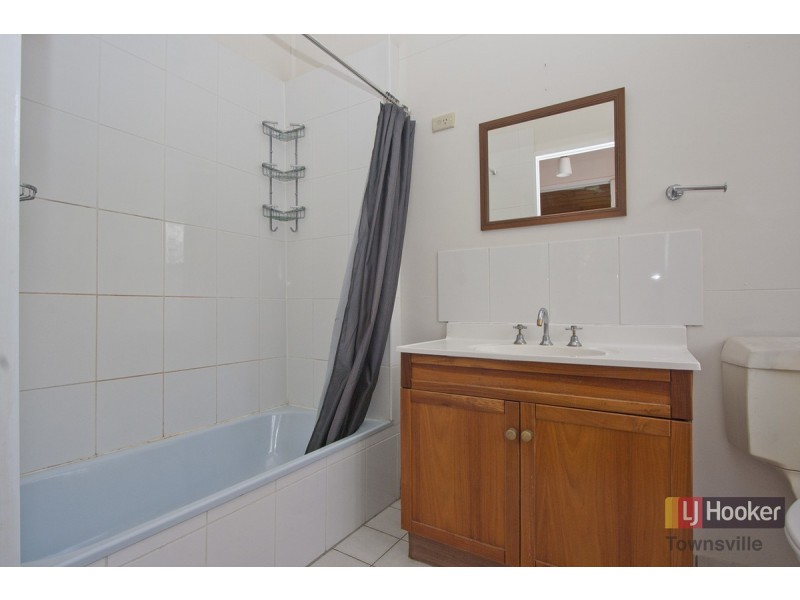 64 Queens Road, Hermit Park QLD 4812