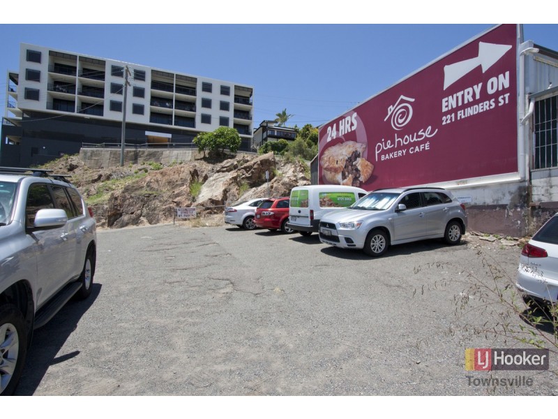 1/225-229 Flinders Street, Townsville City QLD 4810