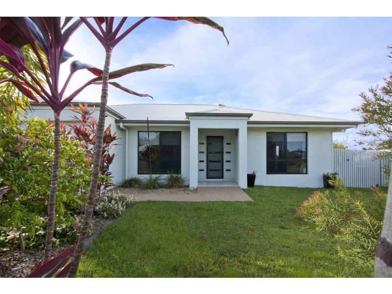 5 Rattray Street, Bushland Beach QLD 4818