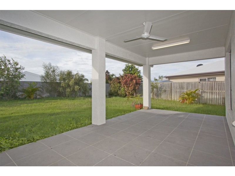 5 Rattray Street, Bushland Beach QLD 4818