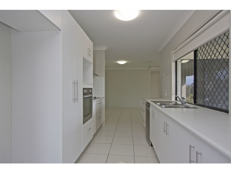 5 Rattray Street, Bushland Beach QLD 4818