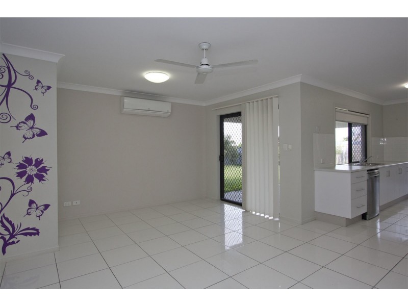 5 Rattray Street, Bushland Beach QLD 4818