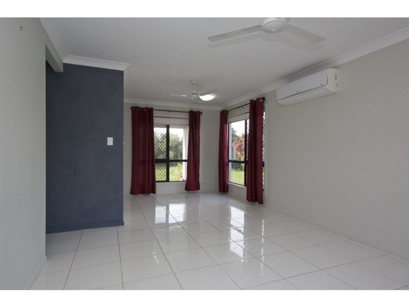 5 Rattray Street, Bushland Beach QLD 4818