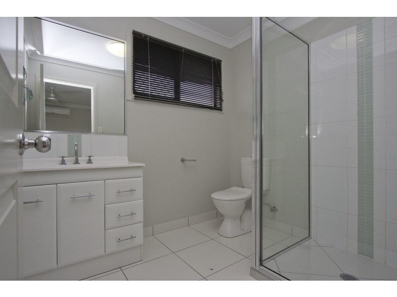 5 Rattray Street, Bushland Beach QLD 4818