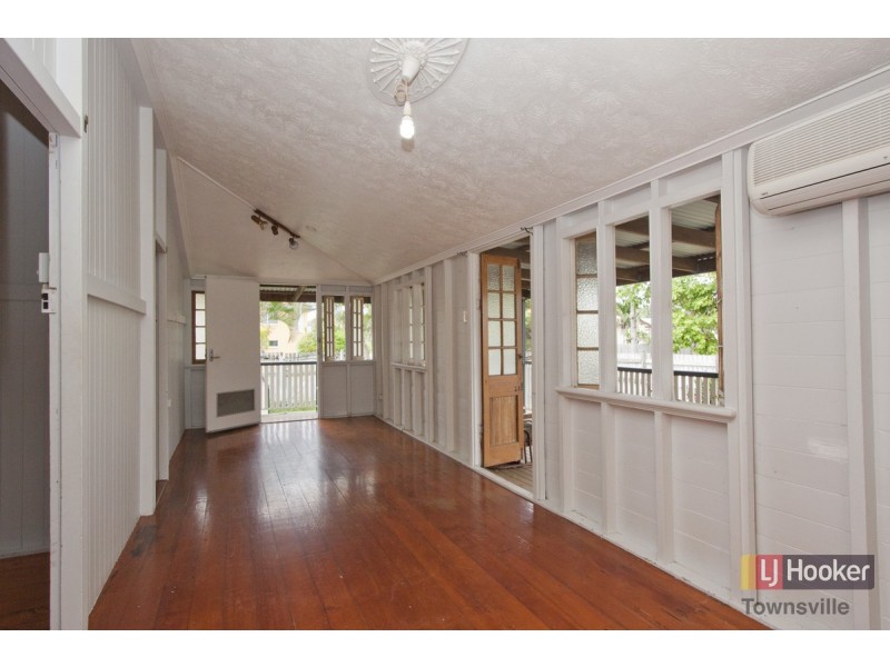 32 Gladstone Street, Pimlico QLD 4812