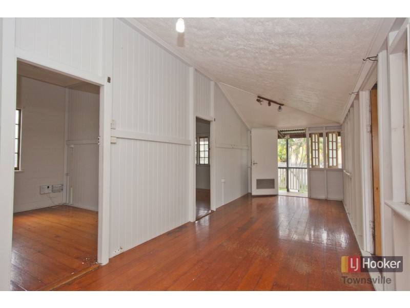 32 Gladstone Street, Pimlico QLD 4812