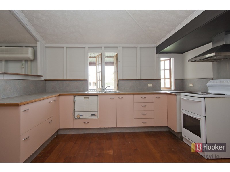 32 Gladstone Street, Pimlico QLD 4812