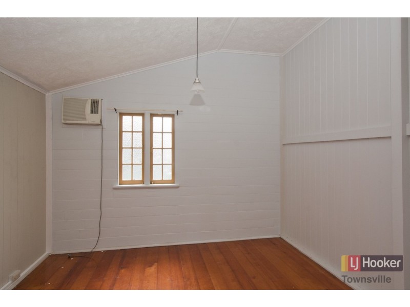 32 Gladstone Street, Pimlico QLD 4812