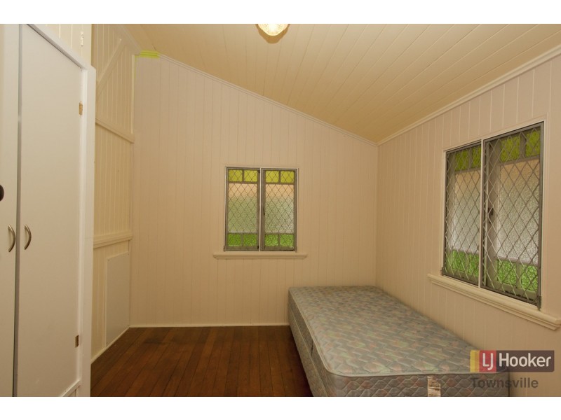 17 Derby Street, Pimlico QLD 4812