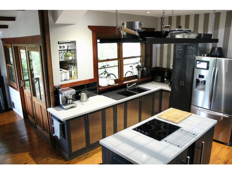 6 Mostyn Crescent, Bushland Beach QLD 4818