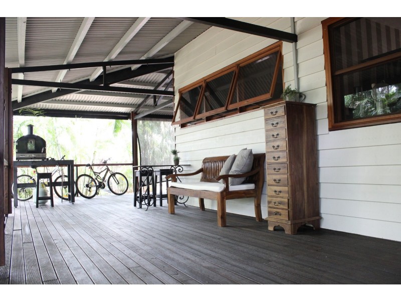 6 Mostyn Crescent, Bushland Beach QLD 4818