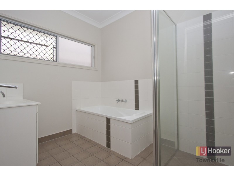 58 Minaret Way, Mount Louisa QLD 4814