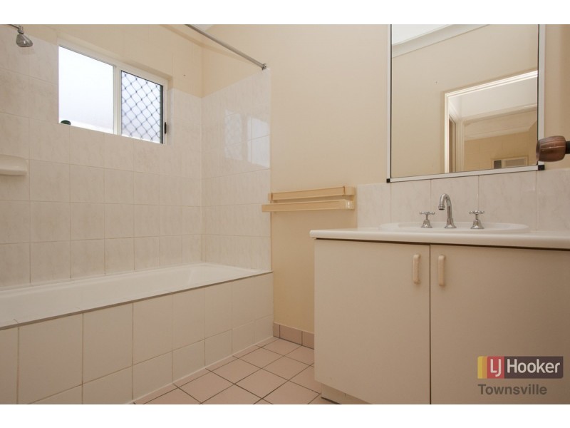 10 Lornsleigh Street, Mount Louisa QLD 4814