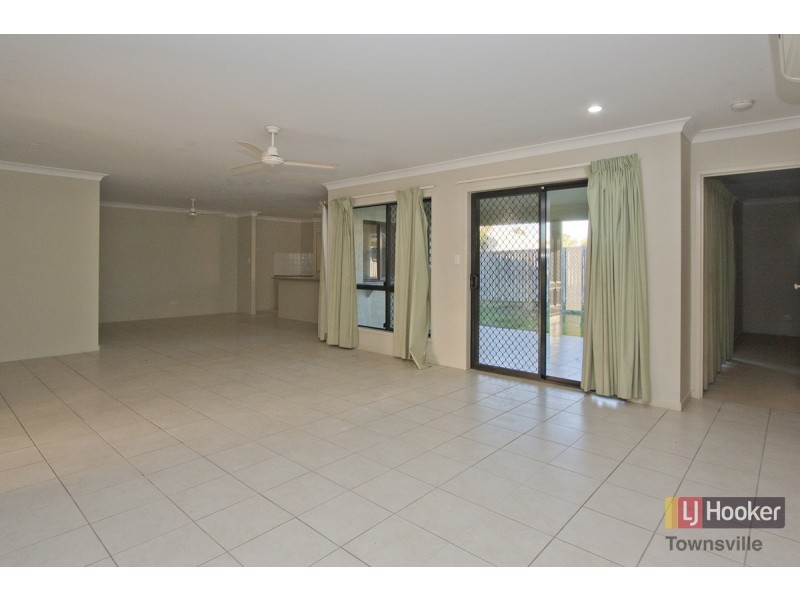 6 Dungurra Place, Bushland Beach QLD 4818