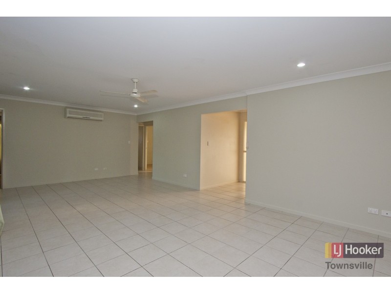 6 Dungurra Place, Bushland Beach QLD 4818