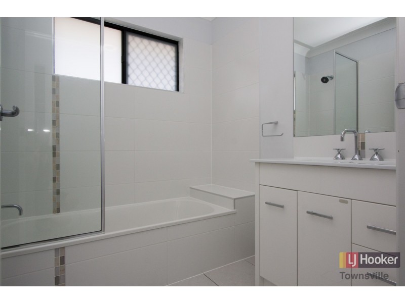 19 Rushtons Way, Mount Louisa QLD 4814