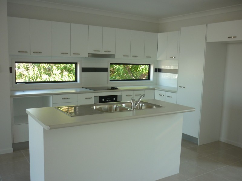 11 Maryvale Street, West End QLD 4810