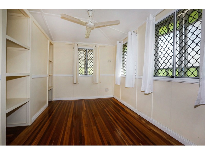 33 Nix Street, West End QLD 4810