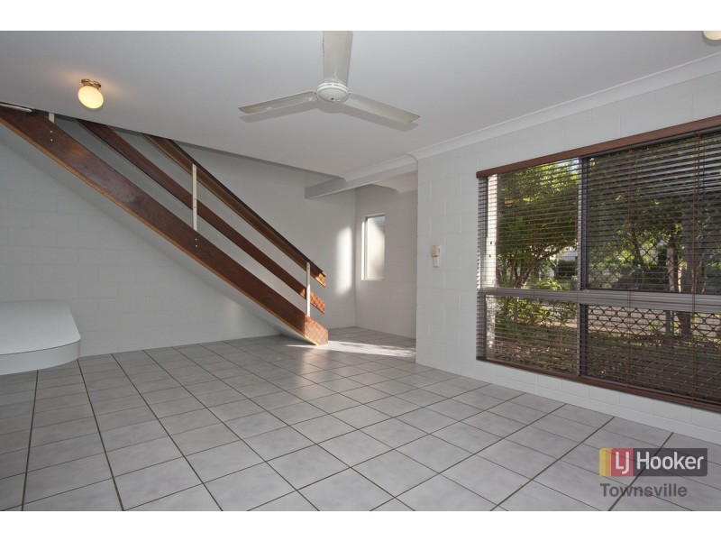 2/61 Camp Street, Mundingburra QLD 4812