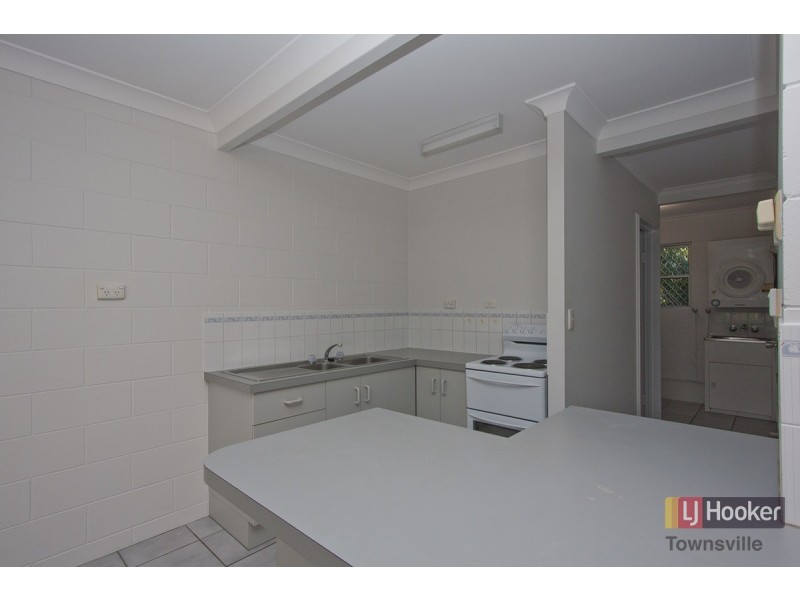 2/61 Camp Street, Mundingburra QLD 4812