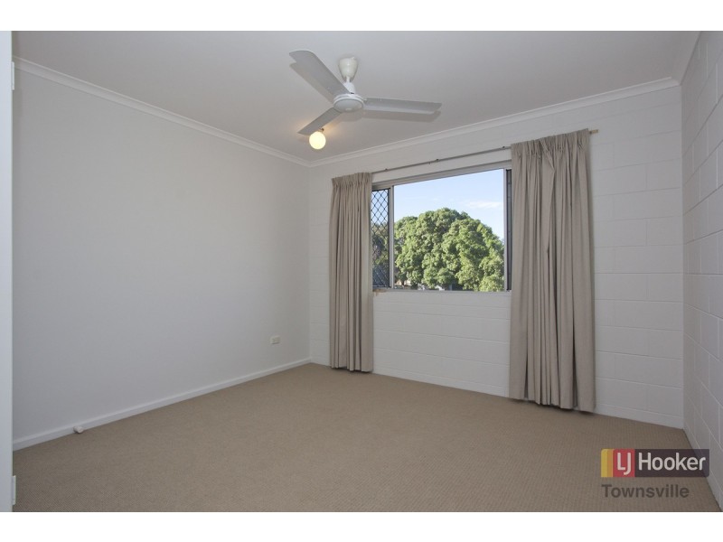 2/61 Camp Street, Mundingburra QLD 4812