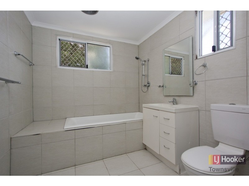 35 Wattle Street, Kirwan QLD 4817