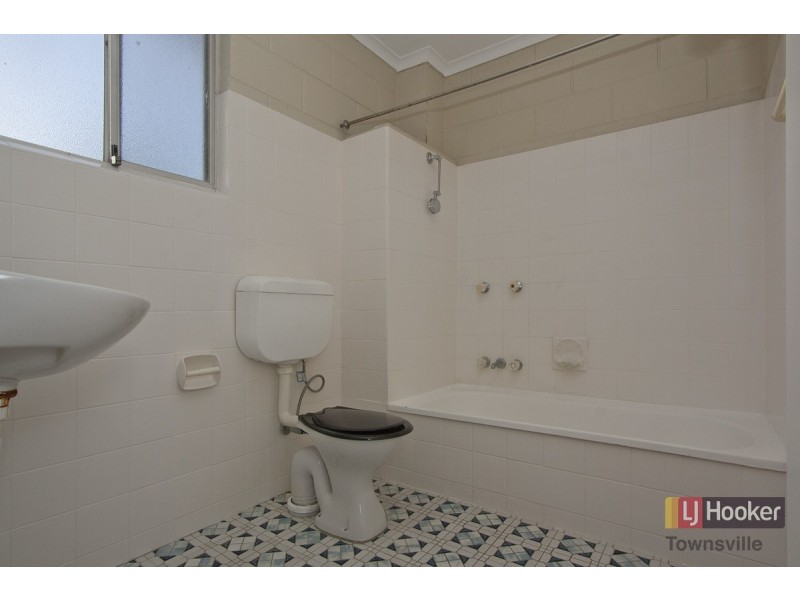 1/20 Carmody Street, Hermit Park QLD 4812