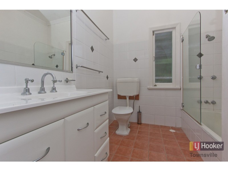 17 Ryan Street, North Ward QLD 4810