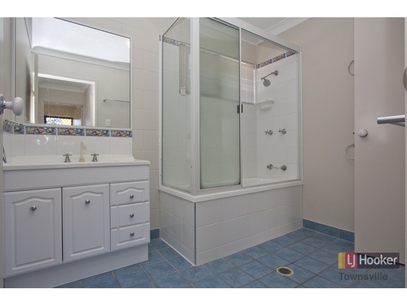 237 Pinnacle Drive, Rasmussen QLD 4815