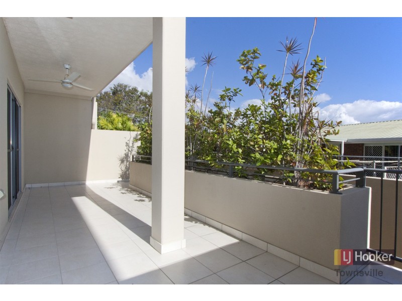 2/13 Albert Street, Cranbrook QLD 4814