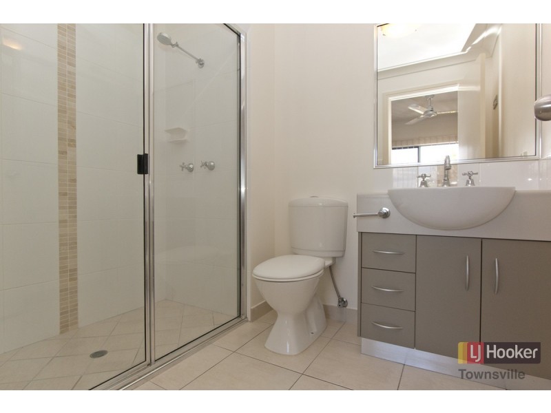 2/13 Albert Street, Cranbrook QLD 4814