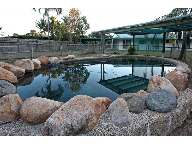 6 Fuchsia Court, Bushland Beach QLD 4818