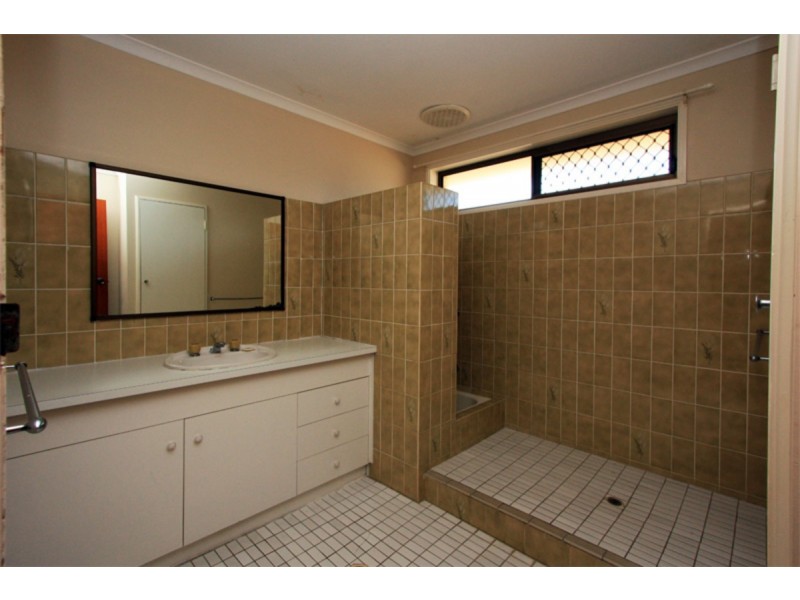 2 Jefferson Crescent, Kirwan QLD 4817