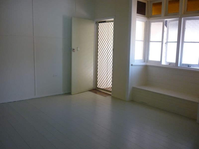 2/119 Eyre Street, North Ward QLD 4810