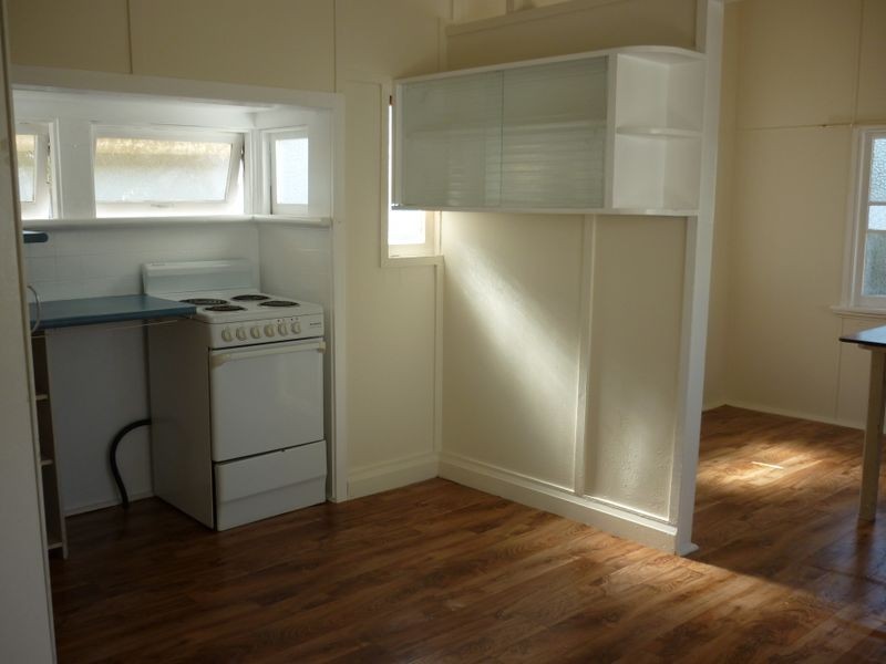 2/119 Eyre Street, North Ward QLD 4810