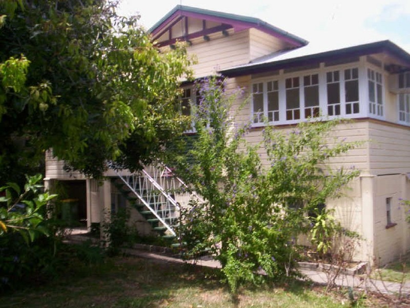 11 Latchford Street, Pimlico QLD 4812