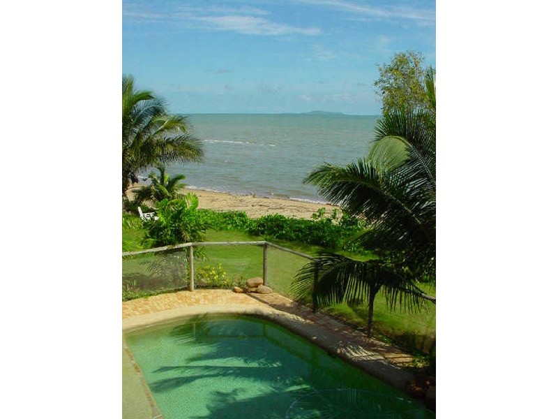 30 Jamaica Crescent, Bushland Beach QLD 4818