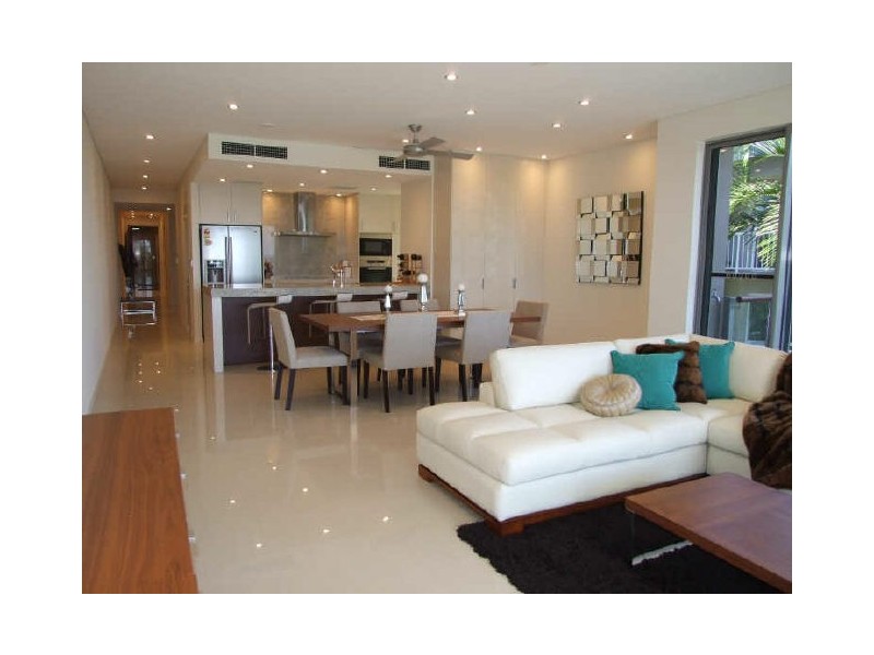 2/106 The Strand, North Ward QLD 4810