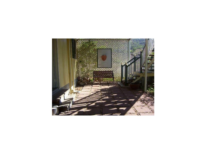 9b Musgrave Street, West End QLD 4810