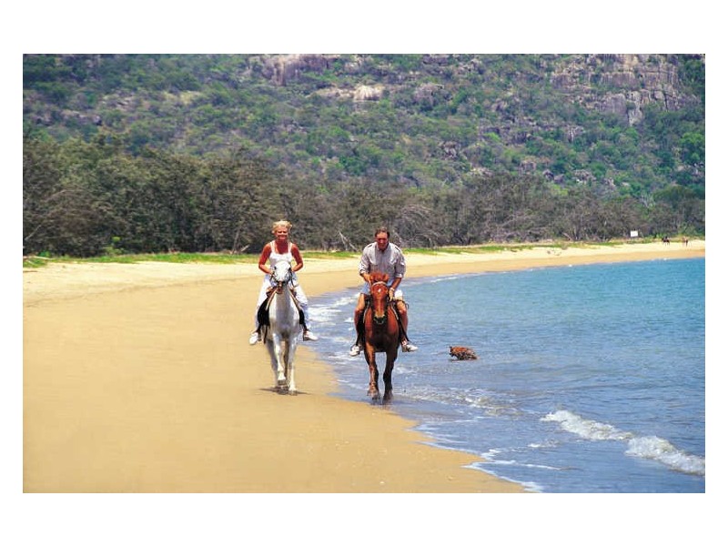 48a Horseshoe Bay Road, Horseshoe Bay, Magnetic Island QLD 4819