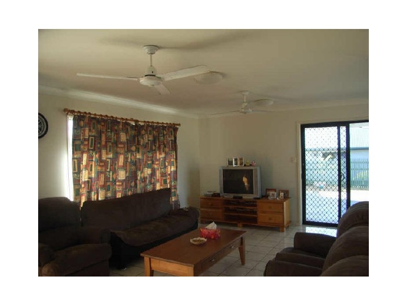 17 Mendi Drive, Bushland Beach QLD 4818