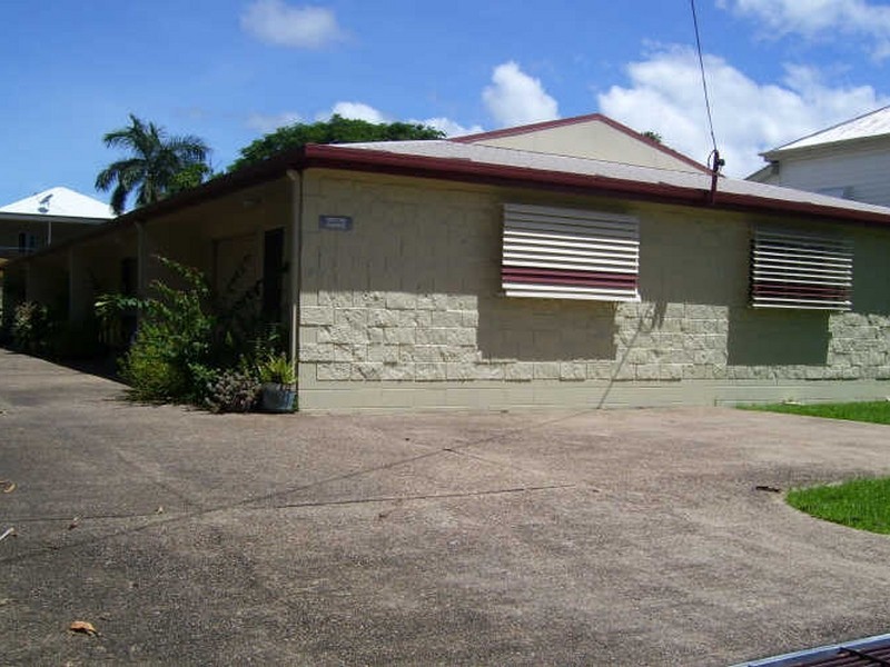 1/116 Queens Road, Hermit Park QLD 4812