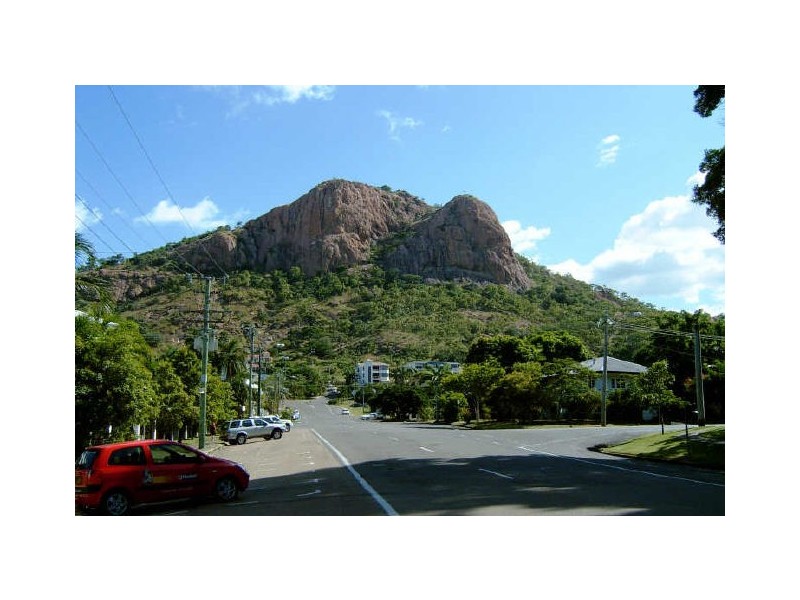 101/15-19 Gregory Street, North Ward QLD 4810