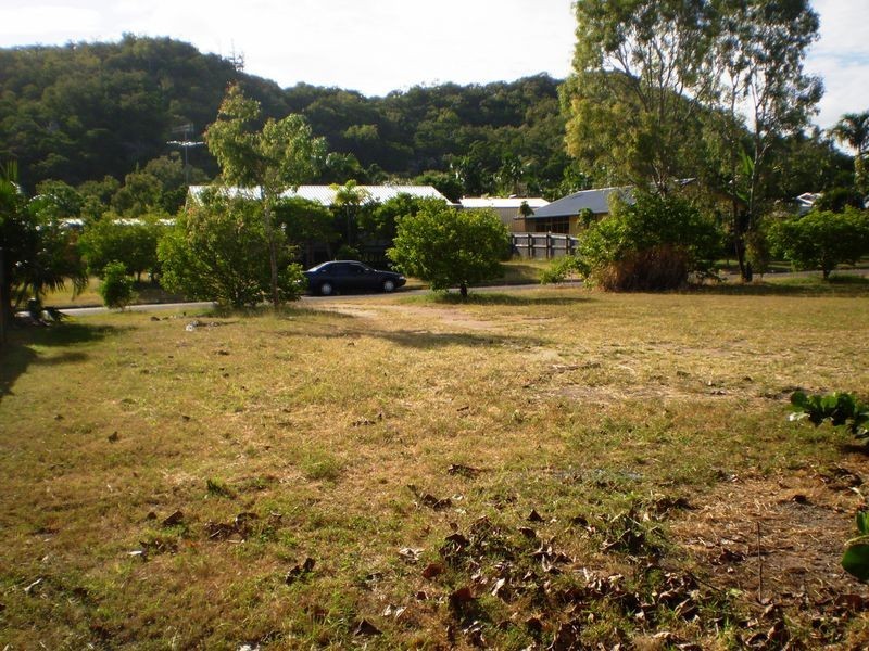 11 Somerset Street, Horseshoe Bay QLD 4819