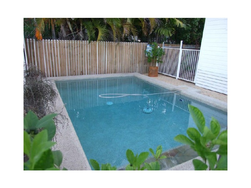 2 Cummins Street, Hyde Park QLD 4812