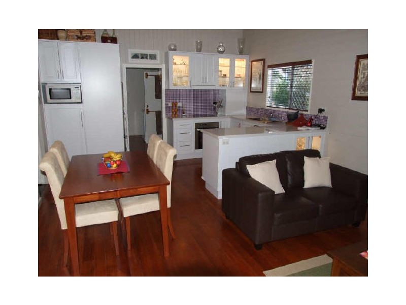 2 Cummins Street, Hyde Park QLD 4812