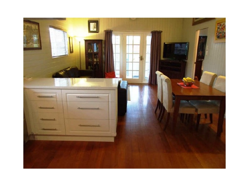 2 Cummins Street, Hyde Park QLD 4812